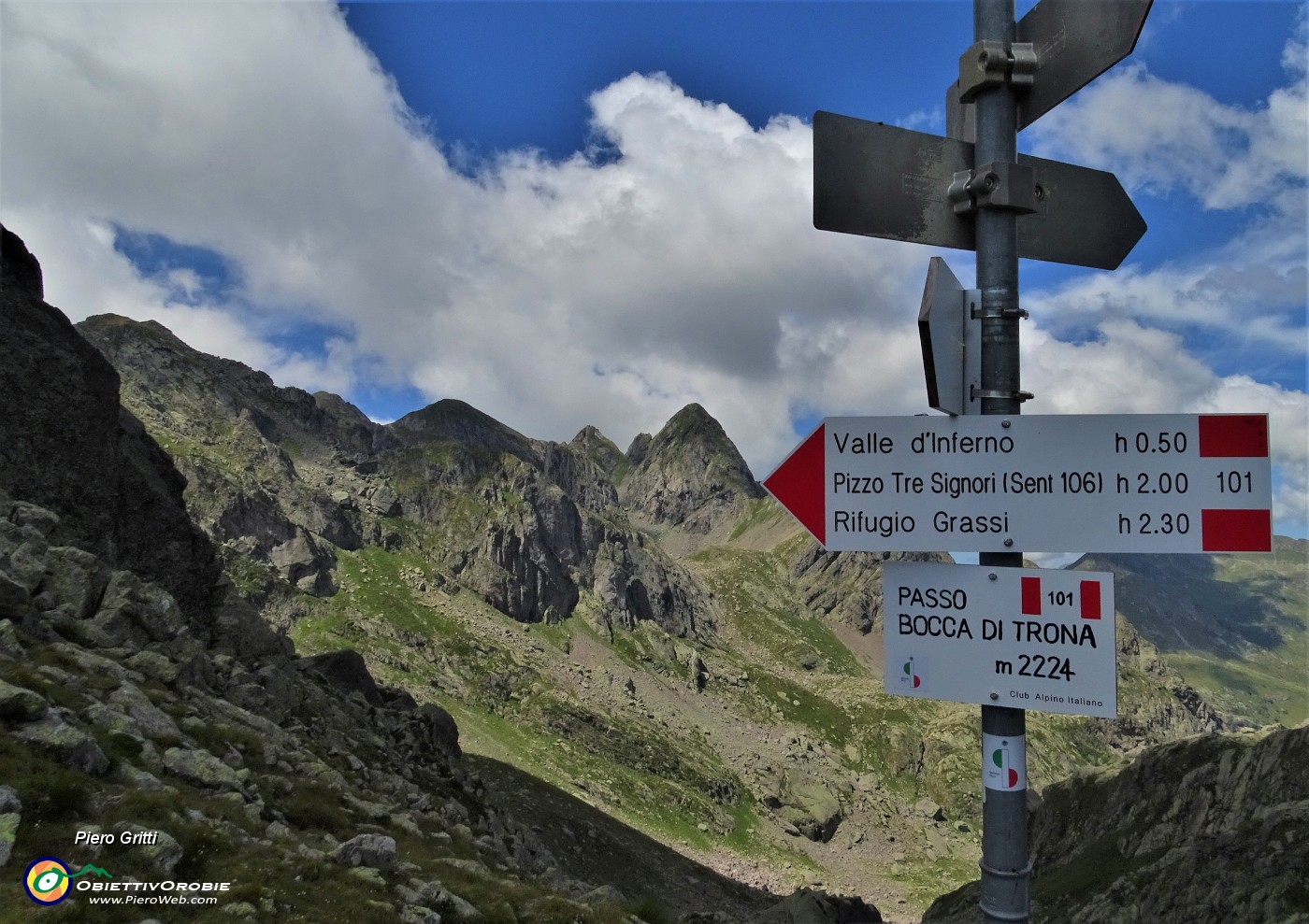 40 Al Passo-Bocca di Trona (2224 m).JPG